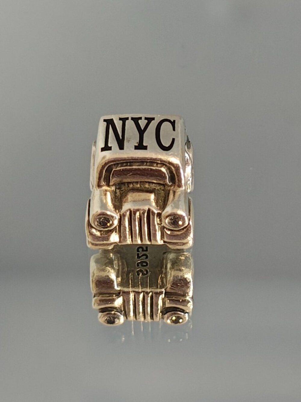 Authentic Retired Pandora NYC Taxi Cab Travel Exclusive Charm